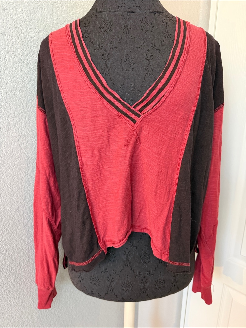 FP Movement by Free People Red and Brown V-Neck Colorblock Long Sleeve Medium